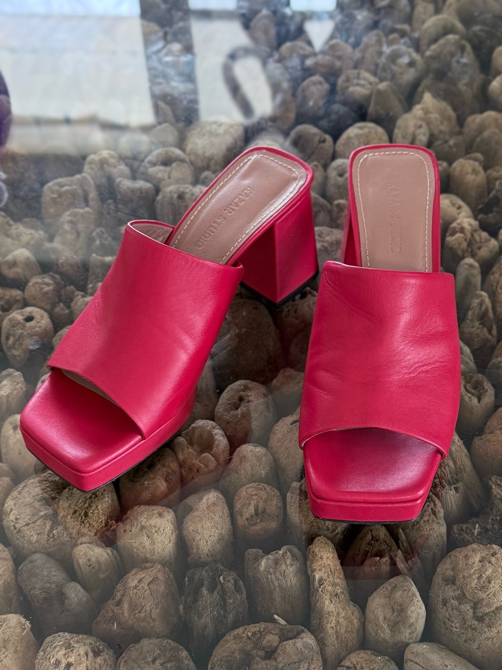 Red platform mules 👠 - Picture 2 of 7